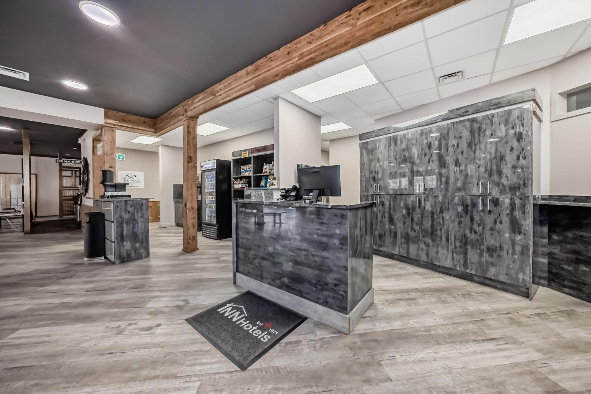 Invermere Inn & Suites Exteriér fotografie